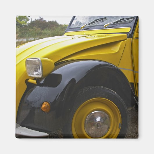 ein altes, schwarz-gelbes Citroen 2CV 2 CV, Magnet (Vorne)