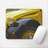 Ein altes, schwarz-gelbes Citroen 2CV 2 CV, Mousepad (Mit Mouse)