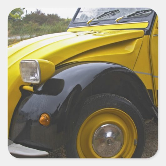 ein altes, schwarz-gelbes Citroen 2CV 2 CV, Quadratischer Aufkleber (Vorderseite)