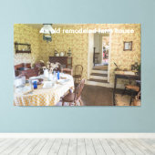 Ein altes umgebautes Bauernhaus Leinwanddruck (Insitu (Holzboden))