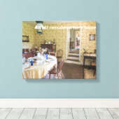 Ein altes umgebautes Bauernhaus Leinwanddruck (Insitu (Holzboden))