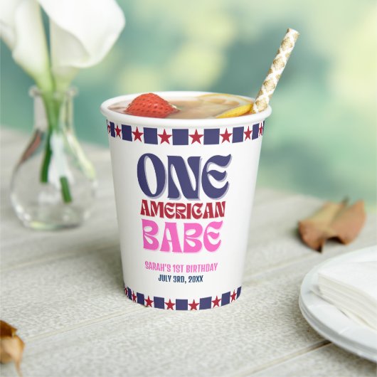 Ein amerikanisches Babe 4. Juli 1. Geburtstag Pappbecher (In Situ)