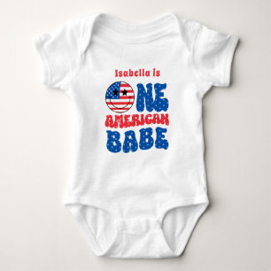 Ein amerikanisches Babe 4. Juli ersten Geburtstags Baby Strampler