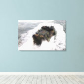 Ein amphibisches Angriffsfahrzeug 2 Leinwanddruck (Insitu (Holzboden))