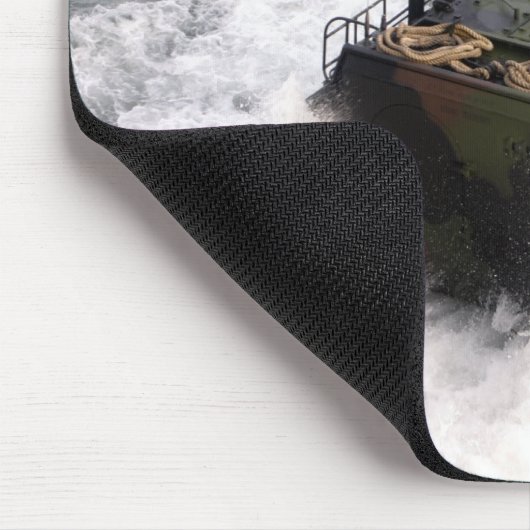 Ein amphibisches Angriffsfahrzeug 2 Mousepad (Ecke)