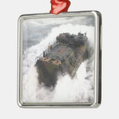 Ein amphibisches Angriffsfahrzeug 2 Ornament Aus Metall (Links)