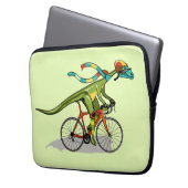 Ein Anabisetia Dinosaurier, der mit dem Fahrrad fä Laptopschutzhülle (Vorderseite Links)