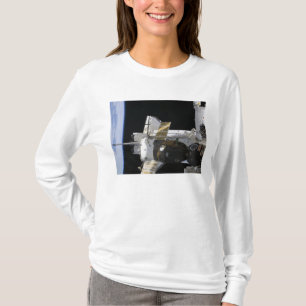 Ein angekoppeltes Soyuz Raumfahrzeug T-Shirt