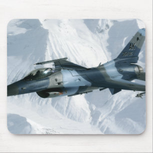 Ein Angreifer F-16 Mousepad