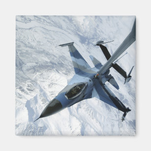 Ein Angreifer F-16 sitzt in Kontaktposition Magnet