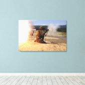 Ein Angreifer feuert eine raketengetriebene Granad Leinwanddruck (Insitu (Holzboden))