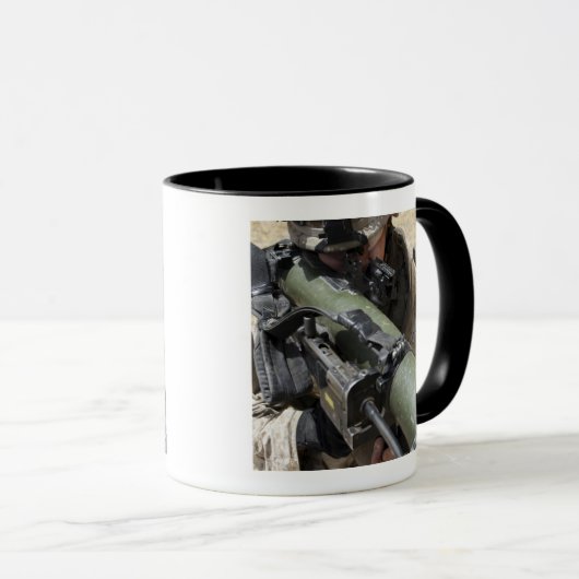 Ein Angreifer Tasse (VorderseiteRechts)