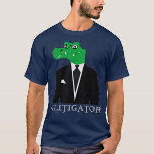 Ein Ankläger, der im Anzug ein lustiges Geschenk  T-Shirt