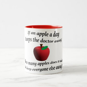 Ein Apfel am Tag hält den Arzt fern Zweifarbige Tasse