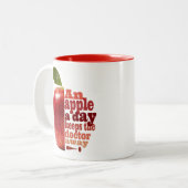 Ein Apfel am Tag Zweifarbige Tasse (Vorderseite Links)