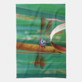 Ein aquamariner Mit Augen Drachenfliege mit Käfern Küchentuch (Vertikal)