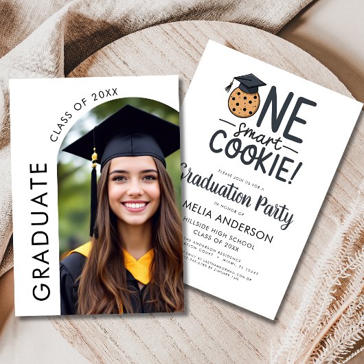 Ein Arch-Foto für eine Smart-Cookie-Graduierungspa Einladung