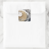 Ein asiatischer Staubsturm überquert den Pazifik Quadratischer Aufkleber (Tasche)