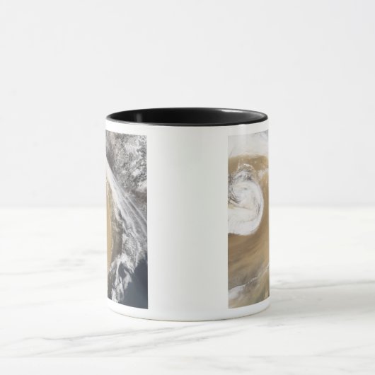 Ein asiatischer Staubsturm überquert den Pazifik Tasse (Zentrum)