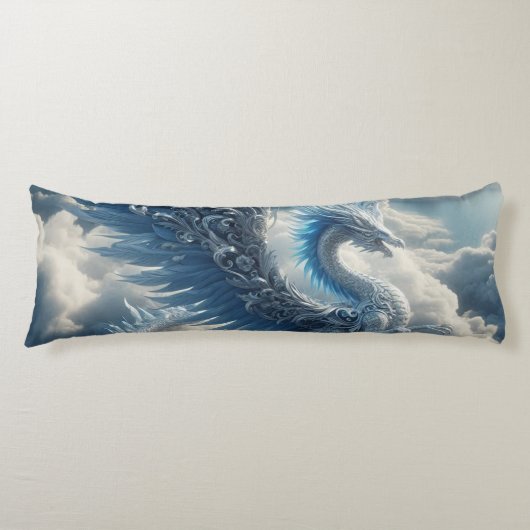 Ein Atemberaubender Drache umgeben von Wolken Seitenschläferkissen (Vorderseite)