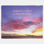 Ein atemberaubender Sonnenuntergang über dem Meer Fleecedecke (Vorderseite (Horizontal))