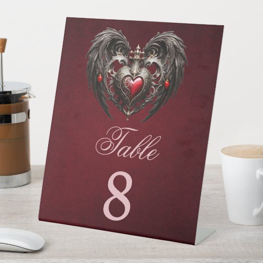 Ein atemberaubendes gotisches Herz Sockelschild (In Situ)