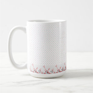 Ein auffälliges blaues und rosa Blumenmotiv kontra Kaffeetasse