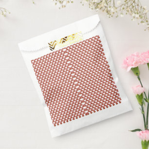 Ein aufgerolltes Stück Papier mit festlichem Chara Geschenktütchen