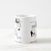 Ein aufgeweckter Mann saß auf der Decke. Funny Kaffeetasse (Mittel)