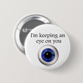Ein Auge auf Knopfdruck-Button behalten Button (Vorne & Hinten)