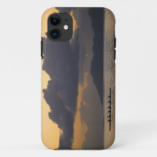 Ein Auslegerkanu-Team übt vor der Küste Case-Mate iPhone Hülle