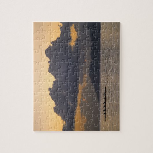 Ein auslösendes Kanuteam übt vor der Küste Puzzle (Vertikal)