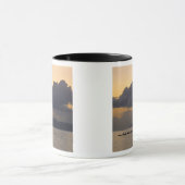 Ein auslösendes Kanuteam übt vor der Küste Tasse (Zentrum)