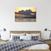 Ein Auslöser-Kanu-Team übt vor der Küste Leinwanddruck (Insitu (Schlafzimmer))