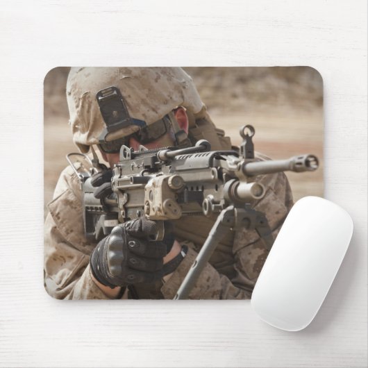 Ein automatischer Waffengunner liefert securi Mousepad (Mit Mouse)