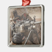 Ein automatischer Waffengunner liefert securi Silbernes Ornament (Links)