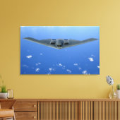 Ein B-2 Geist steigt durch den Himmel Leinwanddruck (Insitu (Wohnzimmer))
