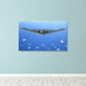 Ein B-2 Geist steigt durch den Himmel Leinwanddruck (Insitu (Holzboden))