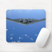 Ein B-2 Geist steigt durch den Himmel Mousepad (Mit Mouse)