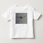 Ein B-2 Spirit fliegt über den Pazifik Kleinkind T-shirt (Vorderseite)