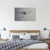 Ein B-2 Spirit fliegt über den Pazifik Leinwanddruck (Insitu (Schlafzimmer))