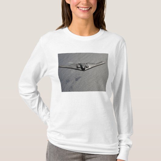 Ein B-2 Spirit fliegt über den Pazifik T-Shirt (Vorderseite)