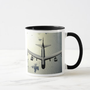 Ein B-52 Stratofortress im Flug 2 Tasse