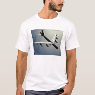 Ein B-52 Stratofortress im Flug T-Shirt