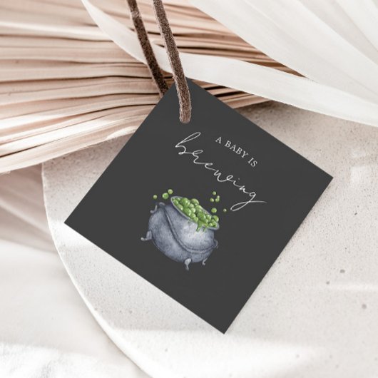 Ein Baby braut Halloween | Geschenkanhänger