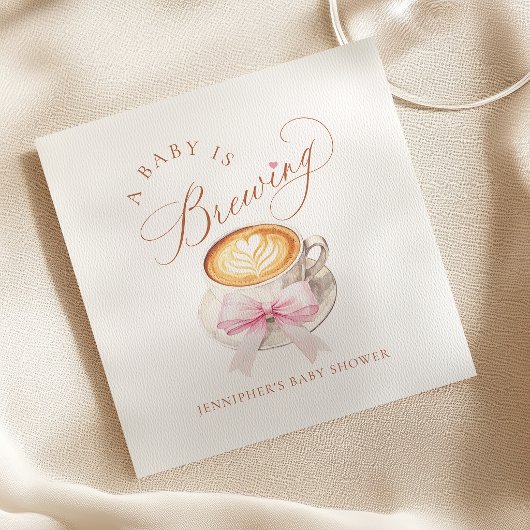 Ein Baby braut Kaffee Serviette