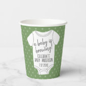 Ein Baby braut — Paare Dusche - Grün Pappbecher (Rückseite)