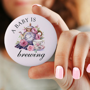 Ein Baby braut Vintage-Teekanne und Teetassen Rosa Button