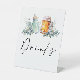 Ein Baby brütet Babyduschtränke. Sockelschild