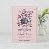 Ein Baby brütet Cauldron Halloween Babydusche I Einladung (Stehend Vorderseite)